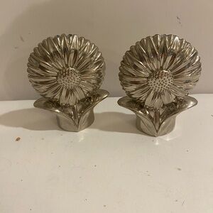 Metal Sunflower Salt and Pepper Shaker (PH)